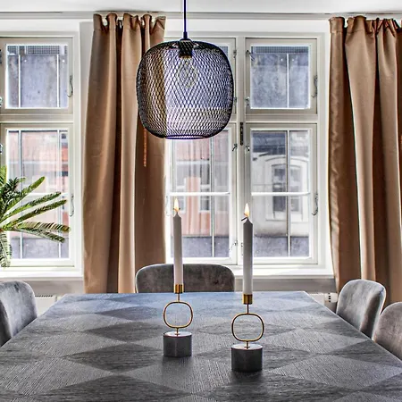 Sanders Regent 5 - Large With Terrace Right In Centre Of