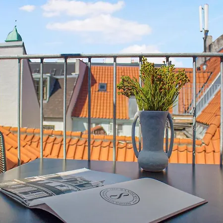 Sanders Regent 5 - Large With Terrace Right In Centre Of