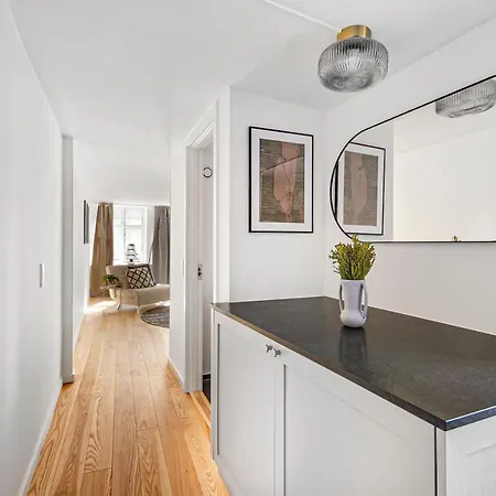 Apartment Sanders Regent - Treasured Three-bedroom Near Square