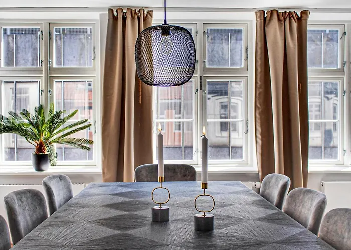 Regent 5 - Large With Terrace Right In Centre Of