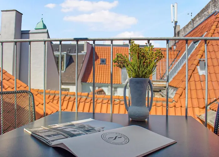 Regent 5 - Large With Terrace Right In Centre Of